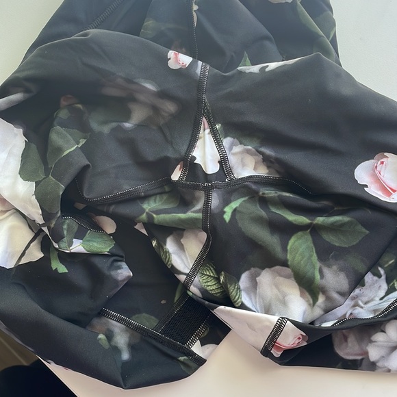 Victoria secret leggings - Picture 3 of 5